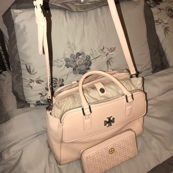 Tory Burch big light pink purse - Picture 3 of 5